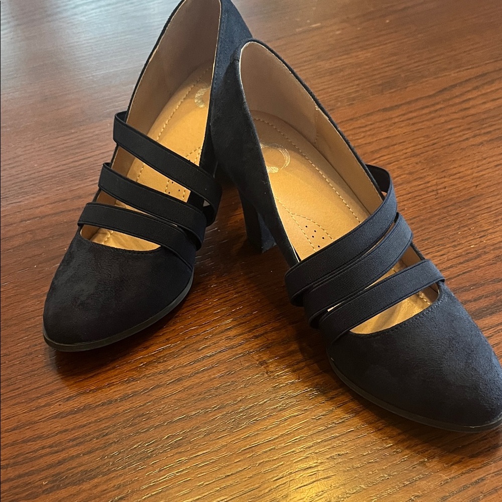 Navy heels